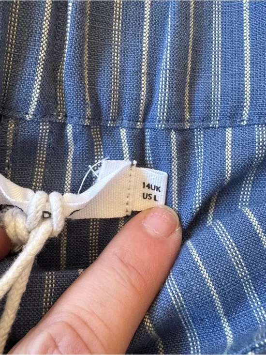 Navy Pinstripe Wide-Leg Crop Pants - Picture 4 of 5